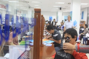 Cán bộ xuống tận nhà chia buồn, làm giấy khai tử