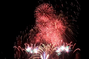Giá vé xem lễ hội pháo hoa quốc tế chỉ từ 300.000 đồng