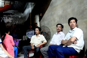 Gia đình bàng hoàng hay tin ba học sinh chết đuối