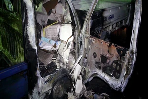 Cháy lớn, nhiều ô tô bị hư hỏng nặng