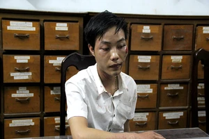 quẹt xe, rút dao đâm hai người trọng thương