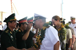 Hải quân Mỹ xây trường và bệnh viện cho Đà Nẵng