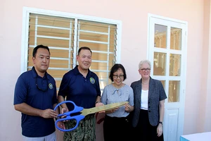 Hải quân Mỹ, Nhật đổ mồ hôi xây trường cho Đà Nẵng