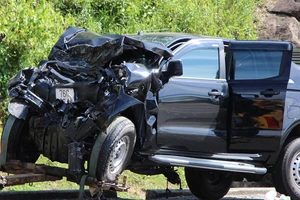 Ô tô khách tông xe tải ở hầm đèo Hải Vân