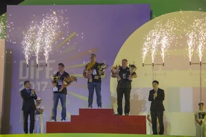 Ngỡ ngàng đêm chung kết lễ hội pháo hoa Đà Nẵng