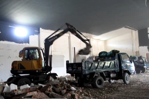 Tháo dỡ khu nhà kiểu Hoa xây dựng trái phép