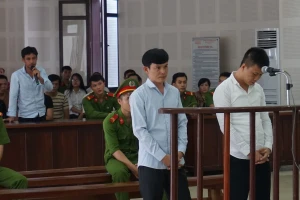 Mang đao đi 'tính sổ', 2 côn đồ lãnh 17 năm tù