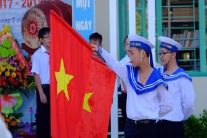 Trường Hoàng Sa rộn ràng khai giảng năm học mới