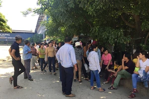 ​Công nhân đình công vì bị trừ tiền lương