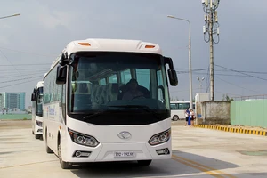 Bàn giao 100 xe vận chuyển đại biểu APEC