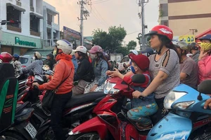 Đà Nẵng kẹt xe kinh hoàng vì đột ngột phân luồng