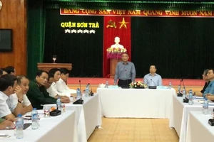 Bí thư, Chủ tịch Đà Nẵng họp khẩn về khắc phục bão số 12