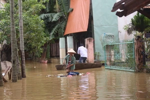 Dân vùng trũng ở Đà Nẵng lo ngập tiếp vì trời lại mưa