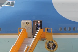Ngắm chuyên cơ của Tổng thống Donald Trump ở Đà Nẵng
