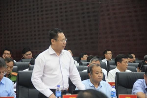 Cử tri Đà Nẵng bức xúc đòi lối đi xuống biển