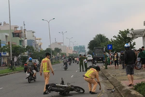 2 xe máy va chạm ở Đà Nẵng, 2 người thương vong
