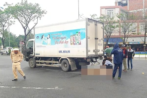 Đi bộ qua đường, cụ ông 81 tuổi bị xe tải tông tử vong