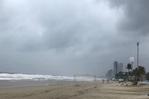 Lắp máy bơm giải cứu bãi biển trước vấn nạn ô nhiễm