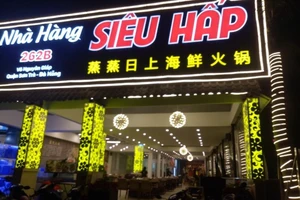 Tạm đình chỉ nhà hàng dùng hóa đơn tiếng Trung 