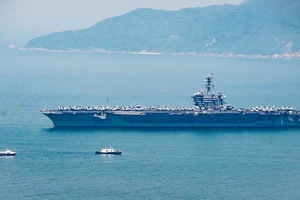  Tàu sân bay USS Carl Vinson đã neo tại vịnh Đà Nẵng