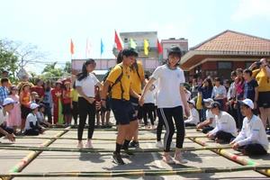 Những hình ảnh siêu dễ thương của hải quân Mỹ ở Đà Nẵng