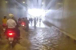 Hầm chui gần 120 tỉ mới thông xe đã ngập nước