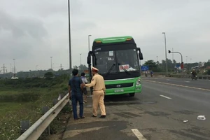 Người đàn ông không biết chữ cầu cứu CSGT Đà Nẵng