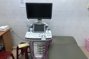 Yêu cầu nữ hộ sinh kiểm điểm vì thông tin với bệnh nhân sai