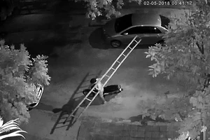 Camera ghi cảnh trộm vác thang đột nhập công trình tại Đà Nẵng