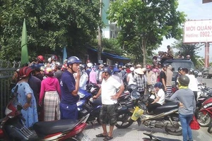 Kẻ ngáo đá cầm dao kéo vào khống chế con tin ở Huế