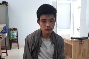 Ngày làm công nhân, đêm đi cướp giật điện thoại