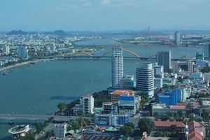 Đà Nẵng 'bao' BHYT cho 3.000 người 'vác tù và hàng tổng'