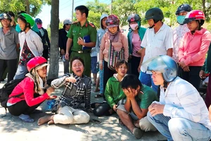 Cha mẹ gào khóc bên thi thể con gái 5 tuổi bị tai nạn