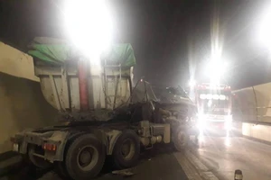 2 xe tải tông trong hầm Hải Vân làm 3 người bị thương