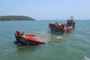 Tàu chở 44 ngư dân bị chìm ở khu vực quần đảo Trường Sa