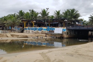 Đà Nẵng cử 7 người chuyên giám sát xả thải ra bãi biển