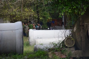 1 công nhân rơi xuống máy trộn bê tông tử vong