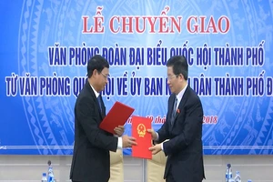 Bàn giao Văn phòng Đoàn ĐBQH về UBND TP Đà Nẵng