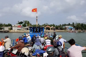 Huyện họp giải quyết vụ cả xã bị cô lập vì phà hư