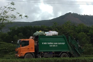 Đà Nẵng hỗ trợ tiền tết cho công nhân quét rác