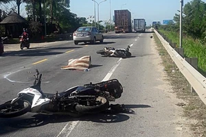 Nữ du khách nước ngoài chết thảm dưới bánh xe đầu kéo