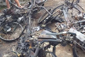 Chập điện xe máy gây cháy nhà