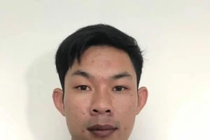 Giả khách mua xe, đâm nhân viên rồi cướp xe tẩu thoát