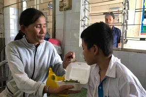 Linh 'vé số' bị cướp đánh gãy tay đã được xuất viện