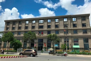 Hô biến showroom thành trường học St.Nicholas