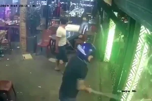 Đập phá tưng bừng quán Dê Nghĩa rồi ra đầu thú