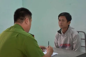 Bé gái 8 tuổi bị hàng xóm giở trò đồi bại