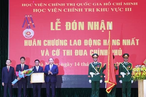 Trao huân chương hạng Nhất cho Học viện chính trị khu vực III