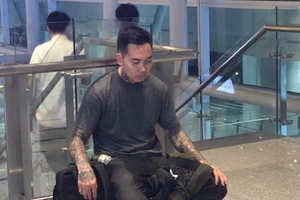 Trợ giúp một thanh niên người Mỹ ở sân bay Đà Nẵng