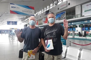 2 bệnh nhân người Anh ở Đà Nẵng nhiễm COVID-19 về nước